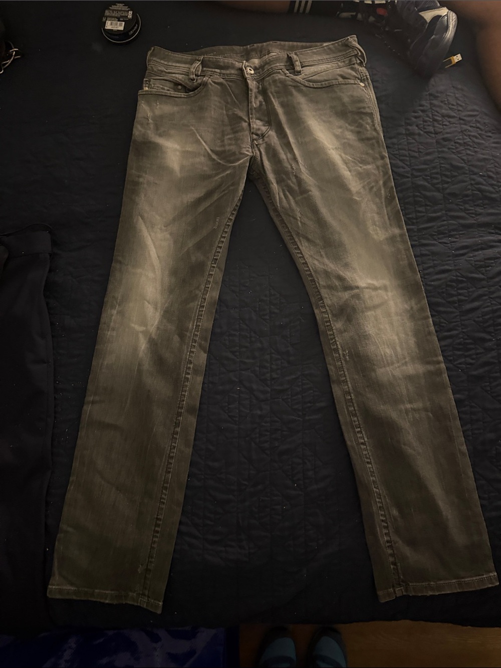 Men's Slim Straight Jeans in Olive Green